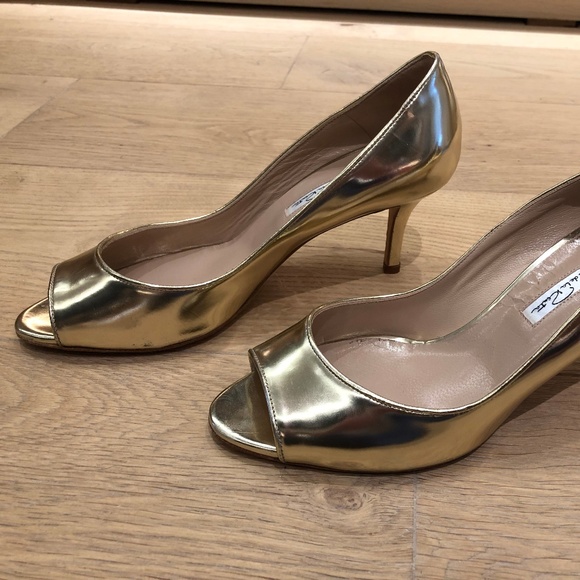 Oscar de la Renta Metallic Gold Peep Toe Pumps - Picture 1 of 6